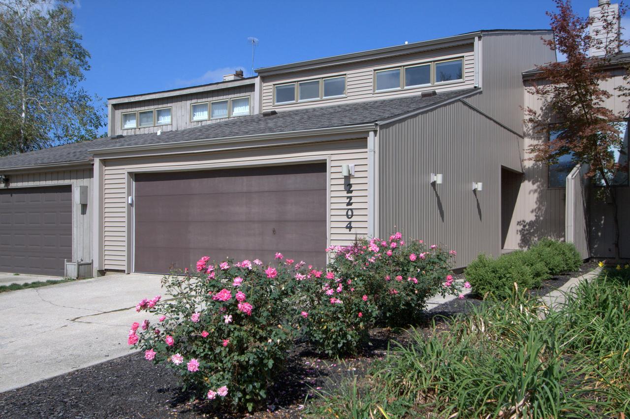 2204 Briar Hill Dr., Champaign, IL 61822
