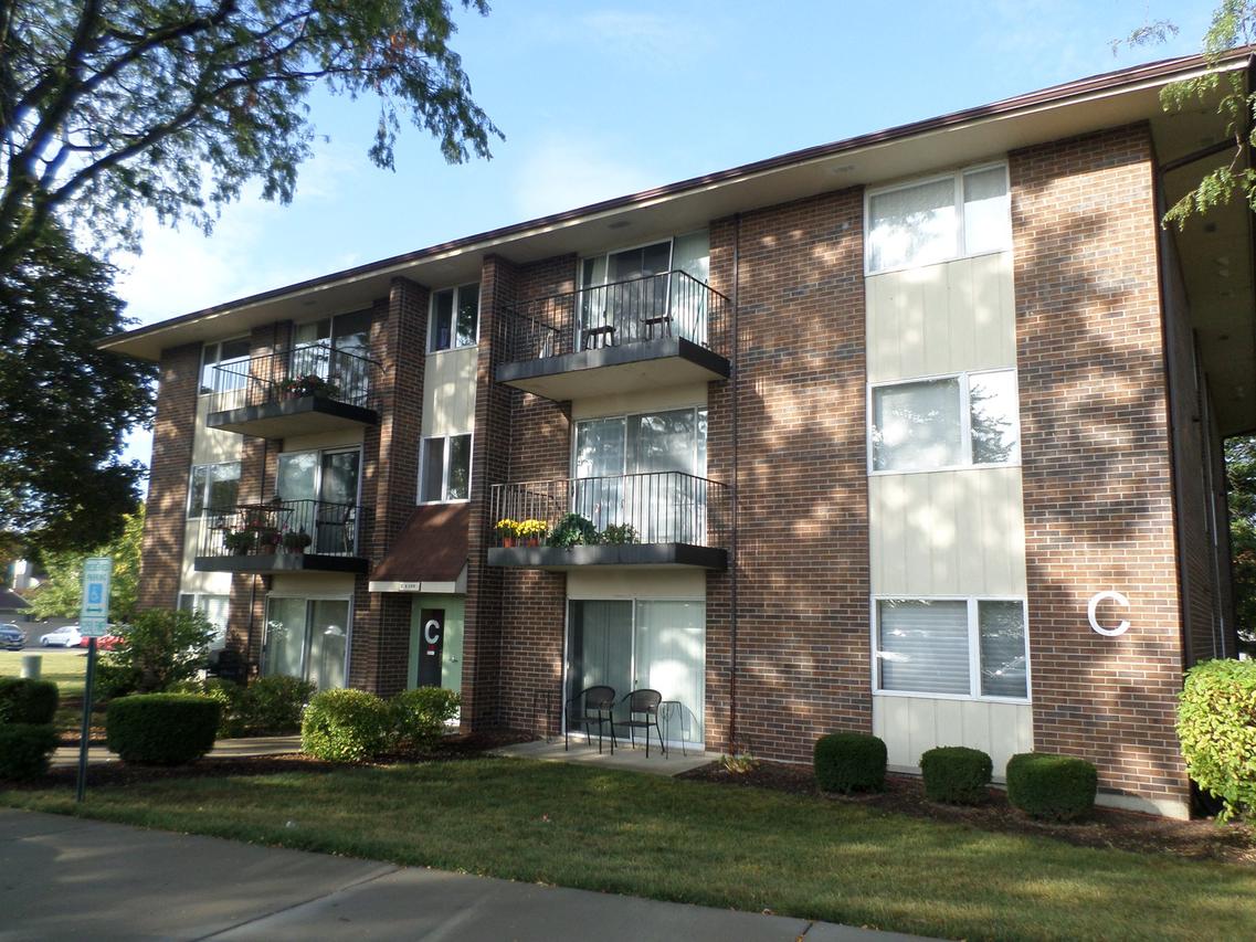 5S100 Pebblewood Ln. #C9, Naperville, IL 60563