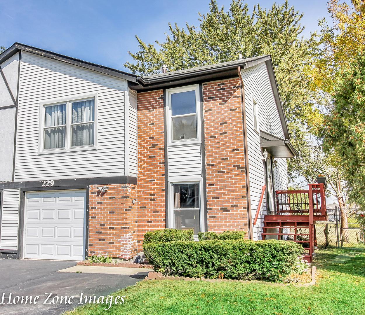229 Hywood Ln., Bolingbrook, IL 60440