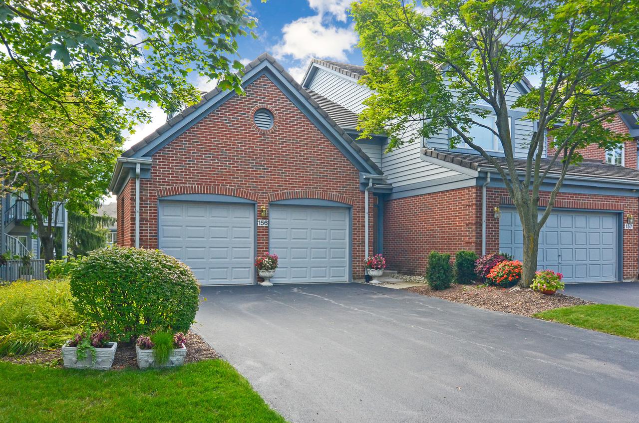 156 Easton Pl., Burr Ridge, IL 60527