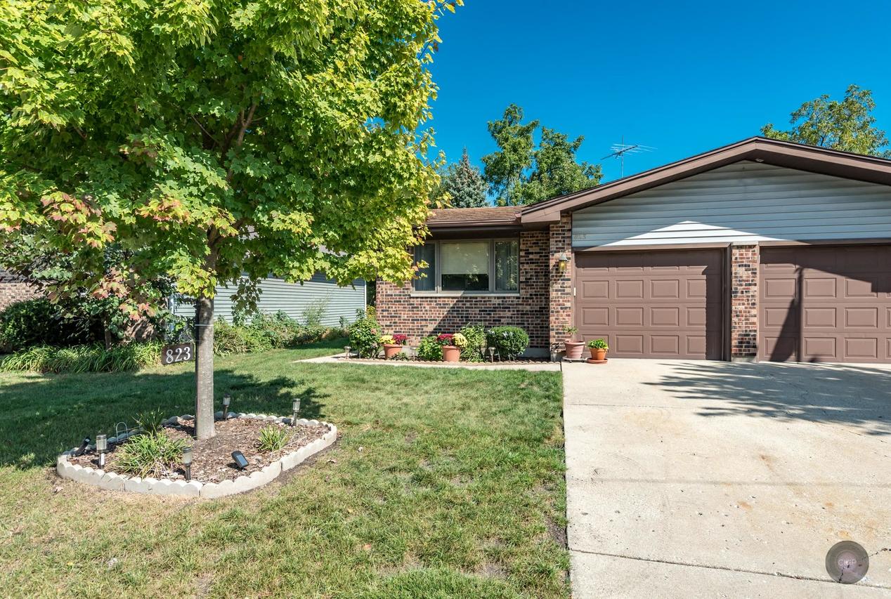 823 Horseshoe Dr., Joliet, IL 60435