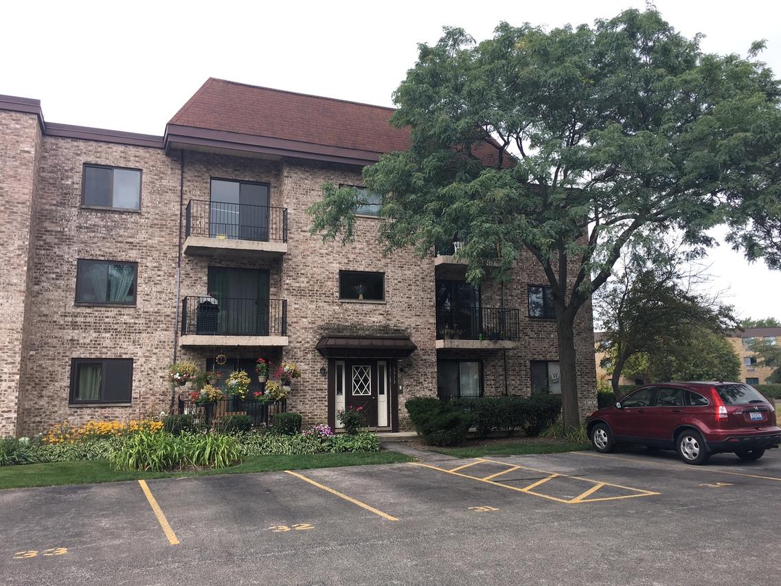 5513 Chateau Dr. #5, Rolling Meadows, IL 60008