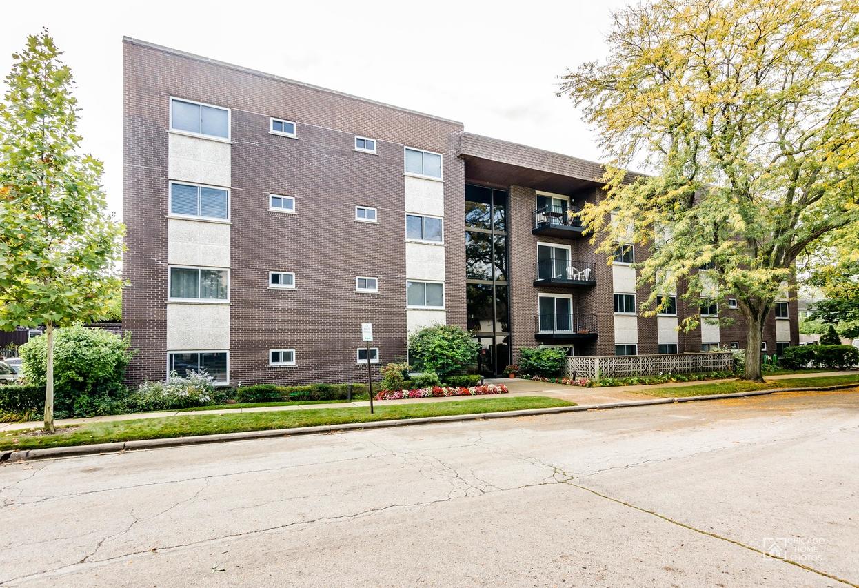 205 Ridge Rd. #106, Wilmette, IL 60091