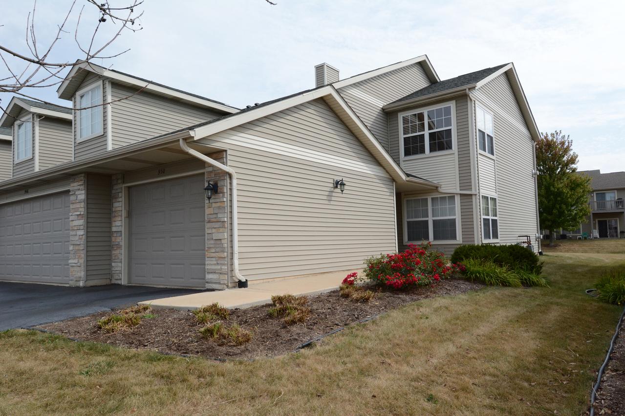 950 Penny Ln. #22UR, Sycamore, IL 60178