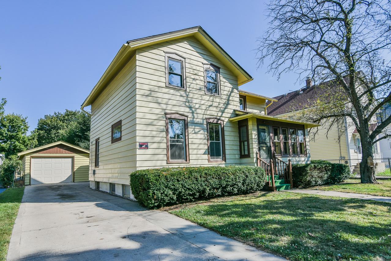 322 Bevier Pl., Aurora, IL 60505
