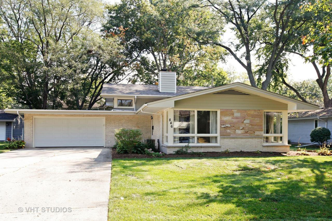 846 Emerald Dr., Naperville, IL 60540