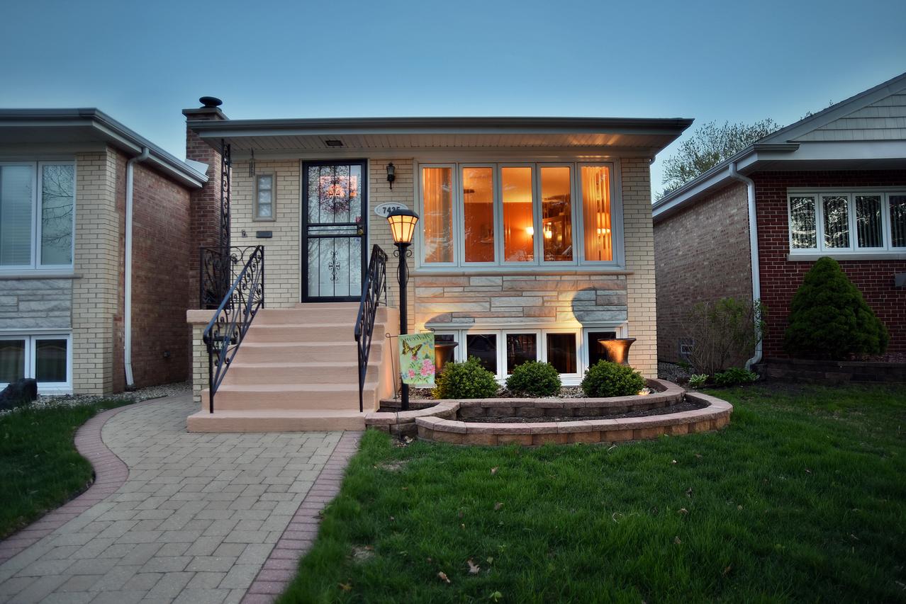 7435 W Palatine Ave., Chicago, IL 60631