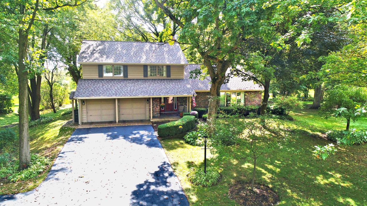 43W398 Thornapple Tree Rd., Sugar Grove, IL 60554