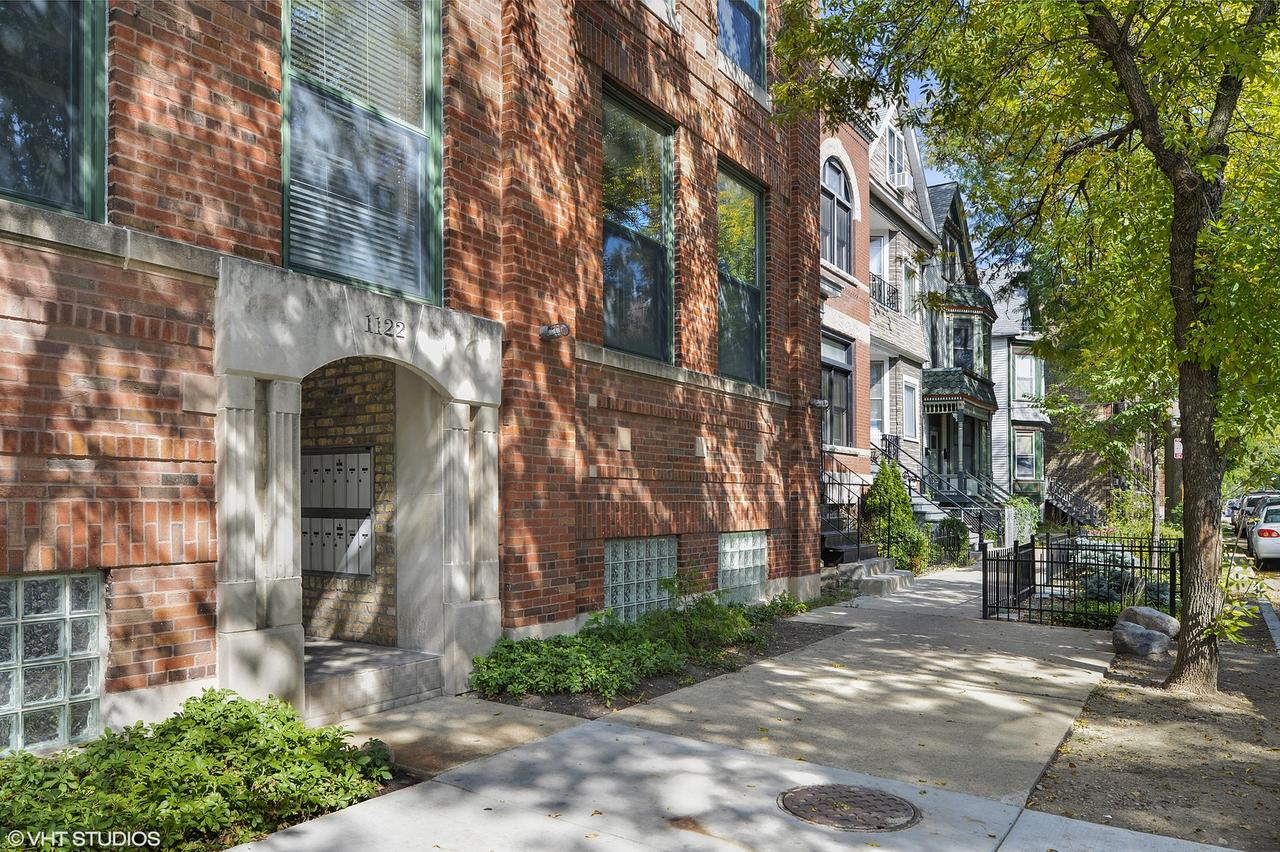 1122 W Newport Ave. #3D, Chicago, IL 60657