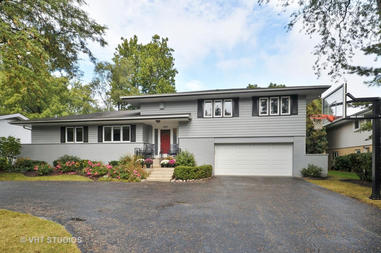 705 Apple Tree Ln., Glencoe, IL 60022