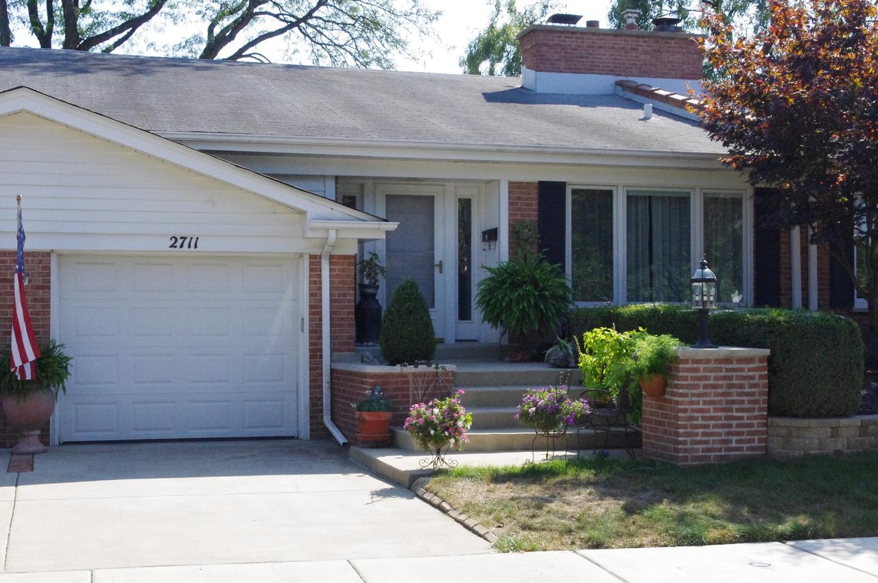 2711 Bel Aire Dr., Arlington Heights, IL 60004