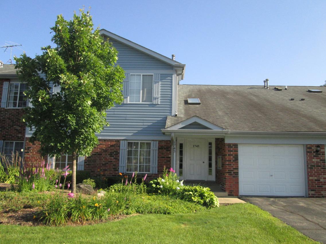 1745 Chesapeake Ln. #8, Schaumburg, IL 60193