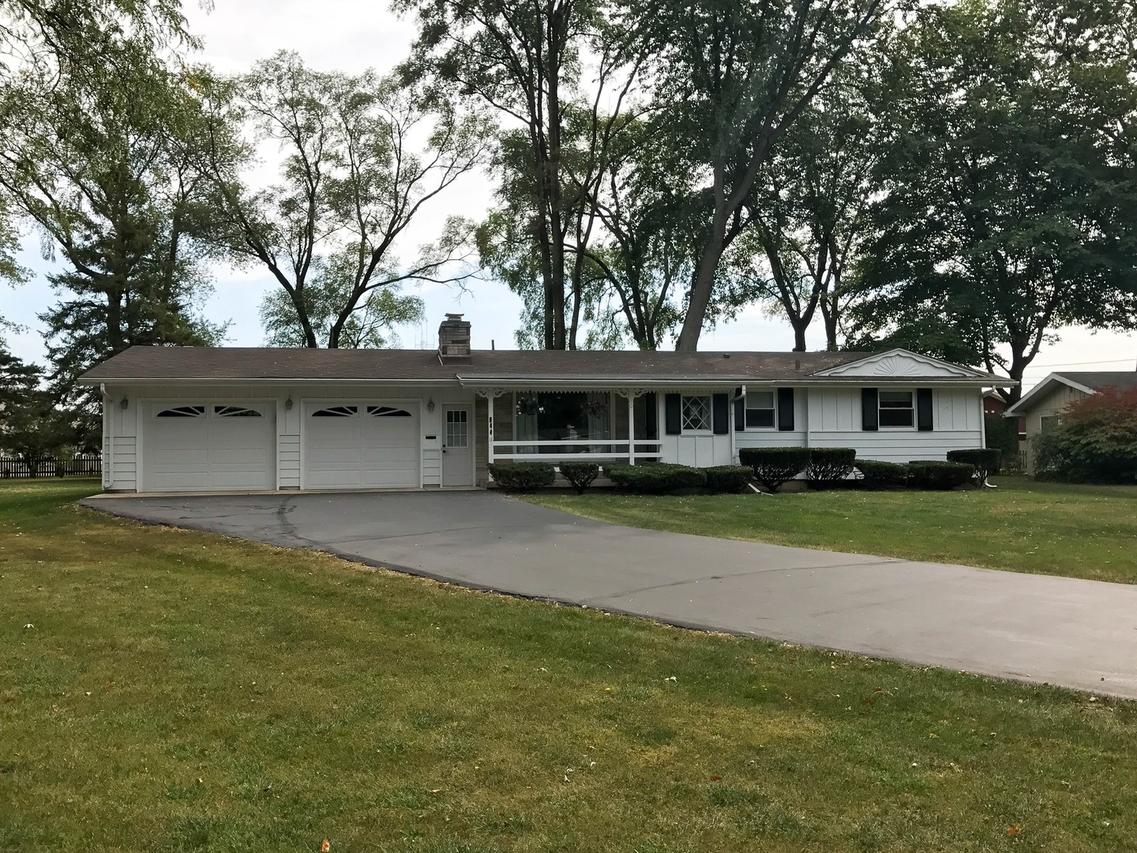 644 Deerpath Rd., East Dundee, IL 60118