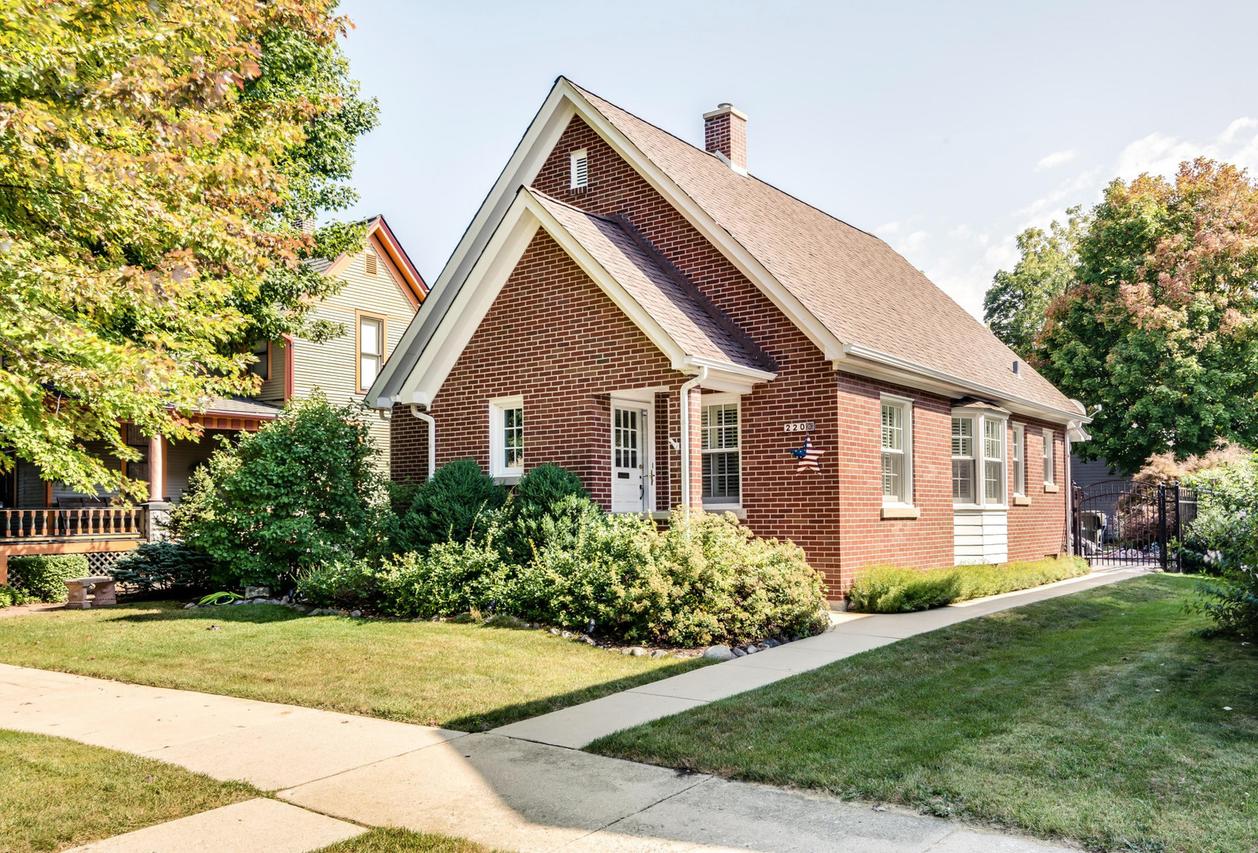220 N Ellsworth St., Naperville, IL 60540