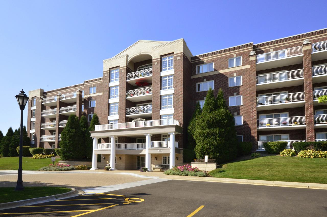 7071 W Touhy Ave. #302, Niles, IL 60714