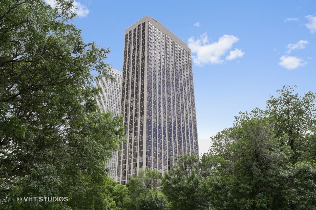 2650 N Lakeview Ave. #1202, Chicago, IL 60614