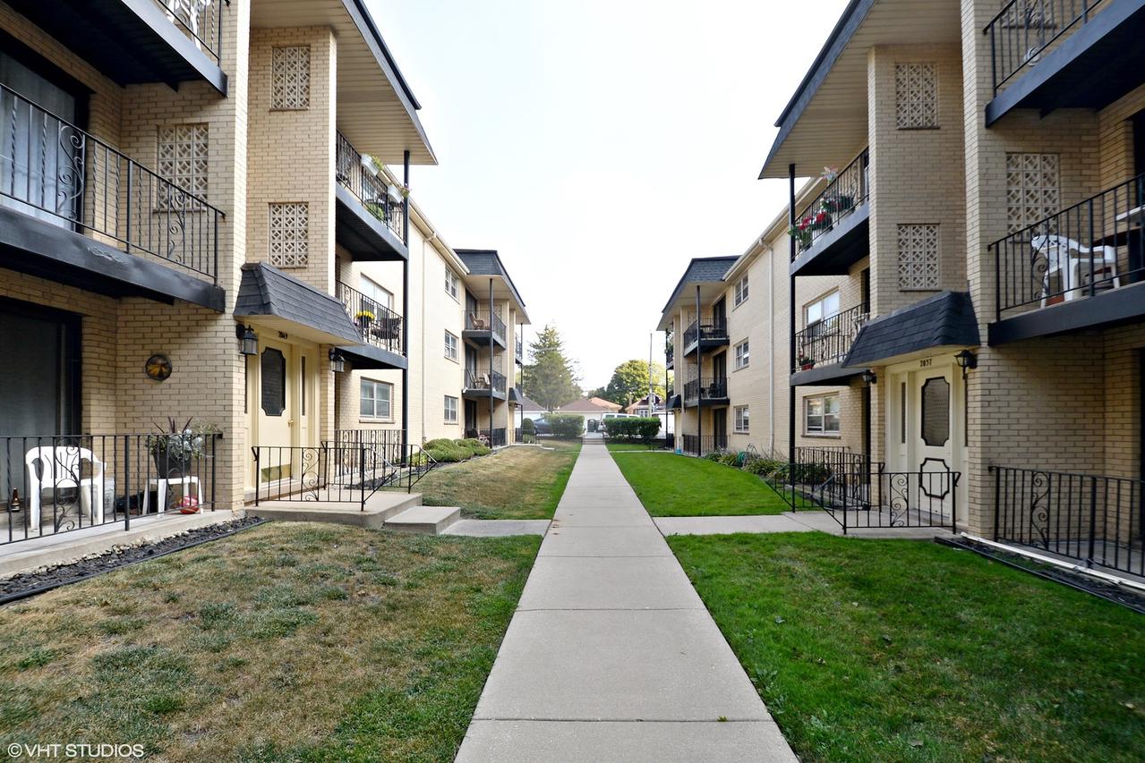 2041 N Harlem Ave. #3W, Chicago, IL 60707