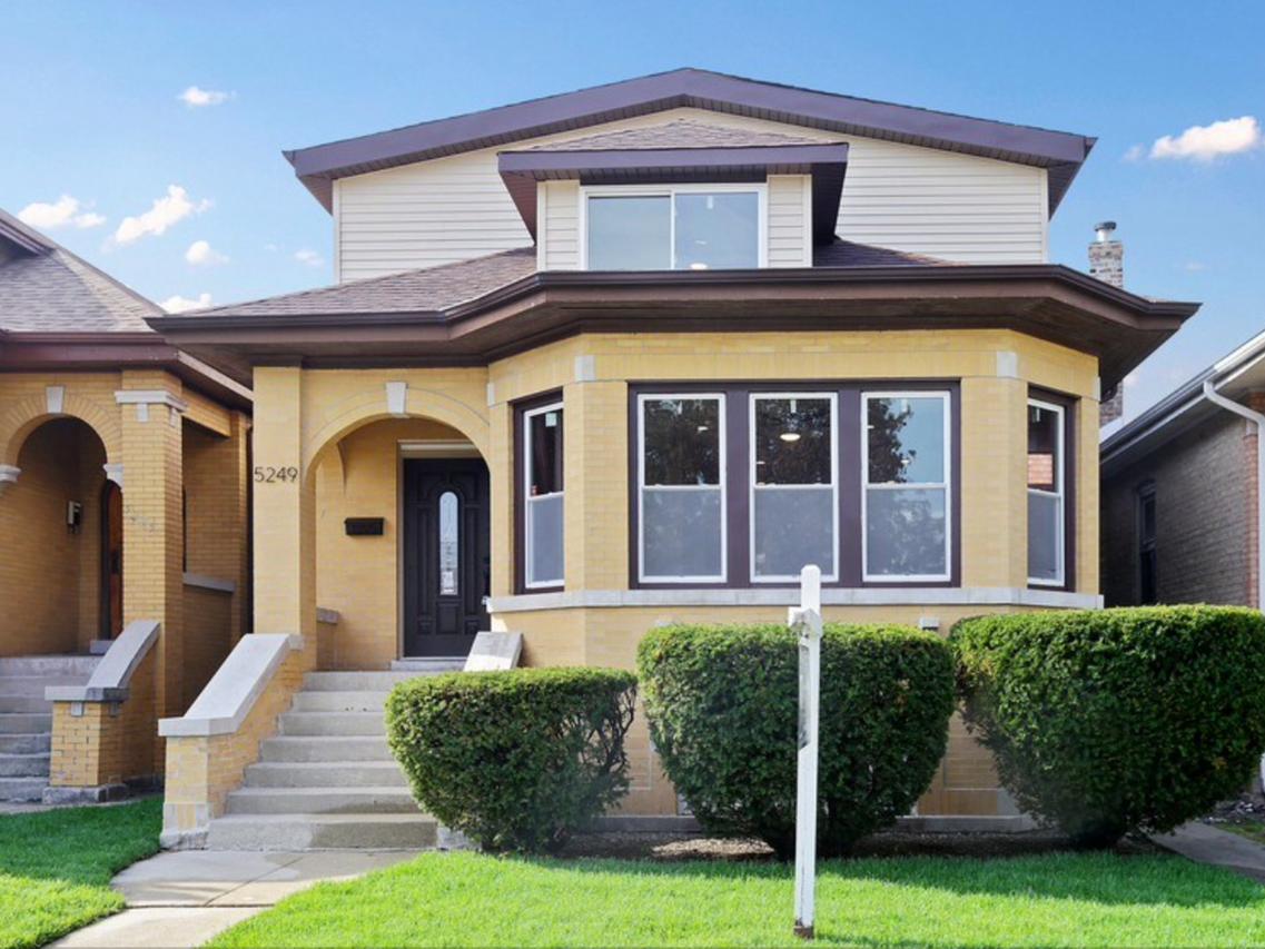 5249 W Oakdale Ave., Chicago, IL 60641