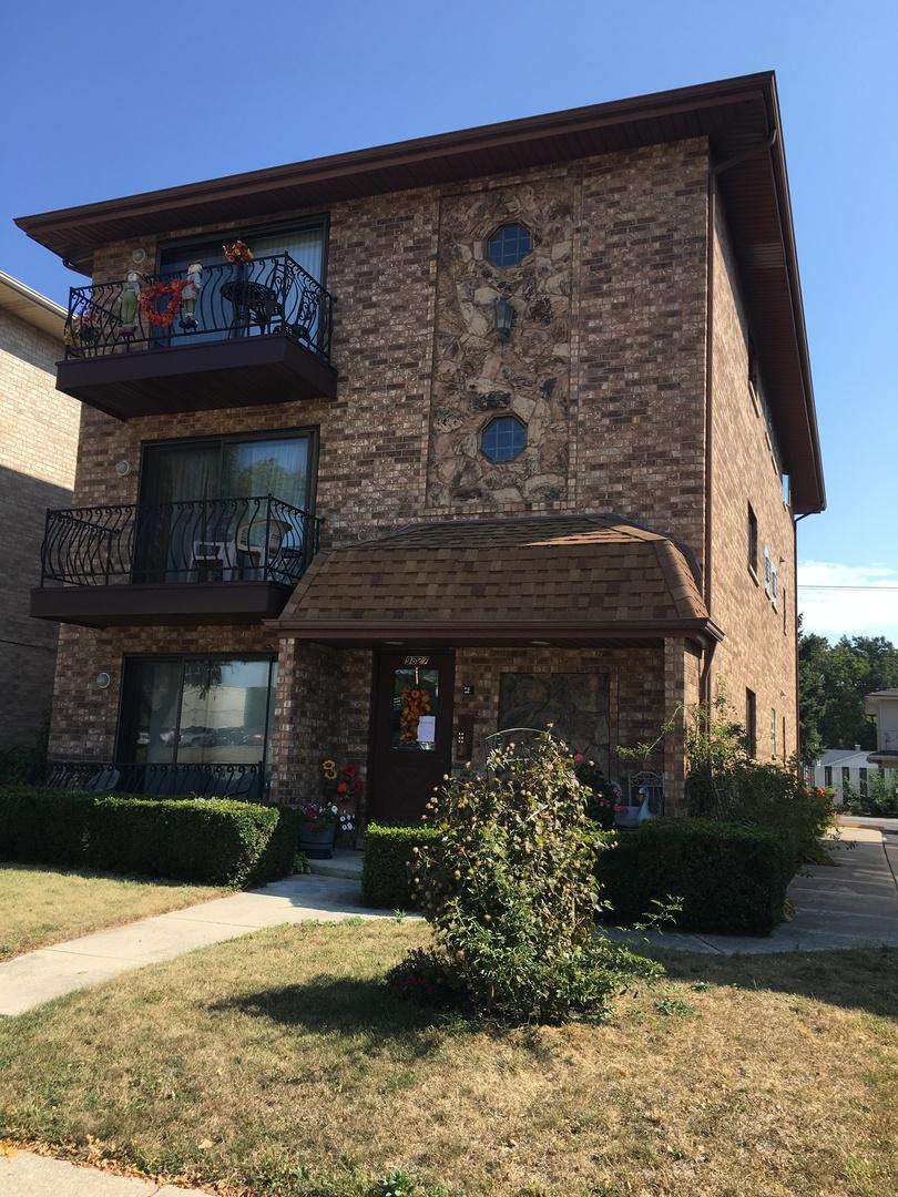 9827 Ridgeland Ave., Oak Lawn, IL 60453