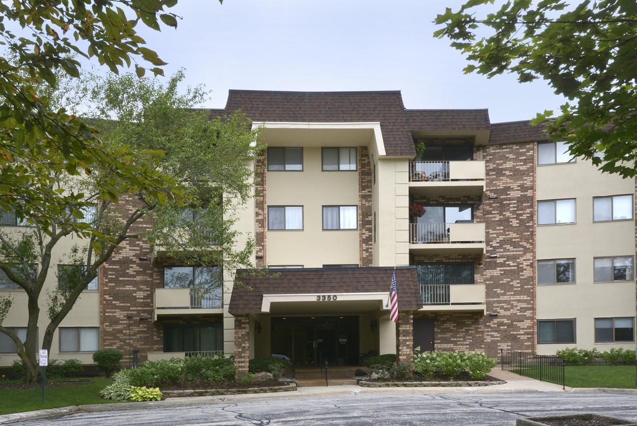 3350 N Carriageway Dr. #215, Arlington Heights, IL 60004