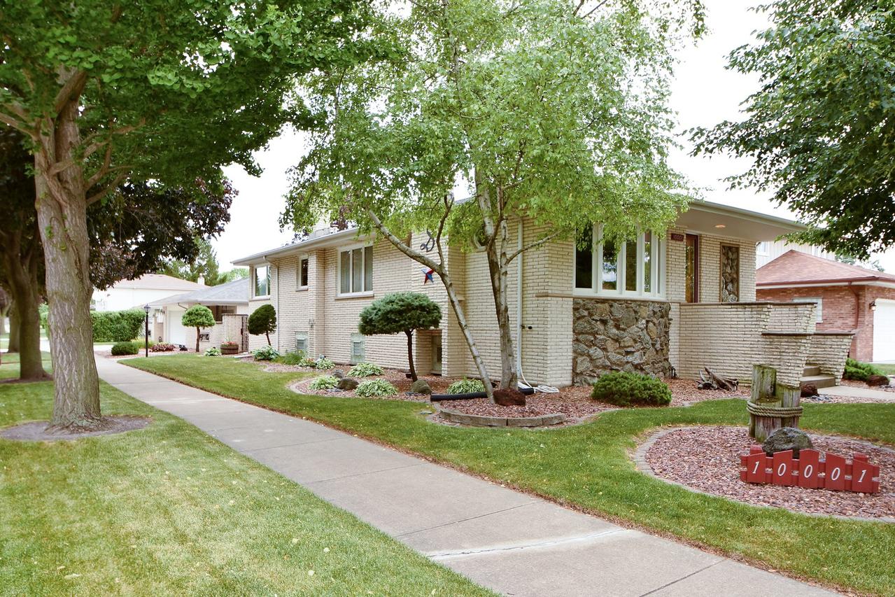 10001 Massasoit Ave., Oak Lawn, IL 60453