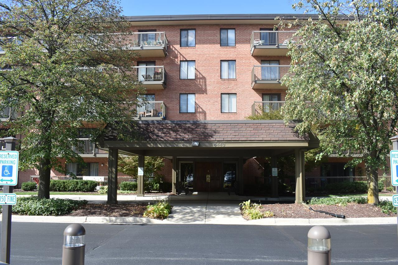 6443 Clarendon Hills Rd. #201, Willowbrook, IL 60527