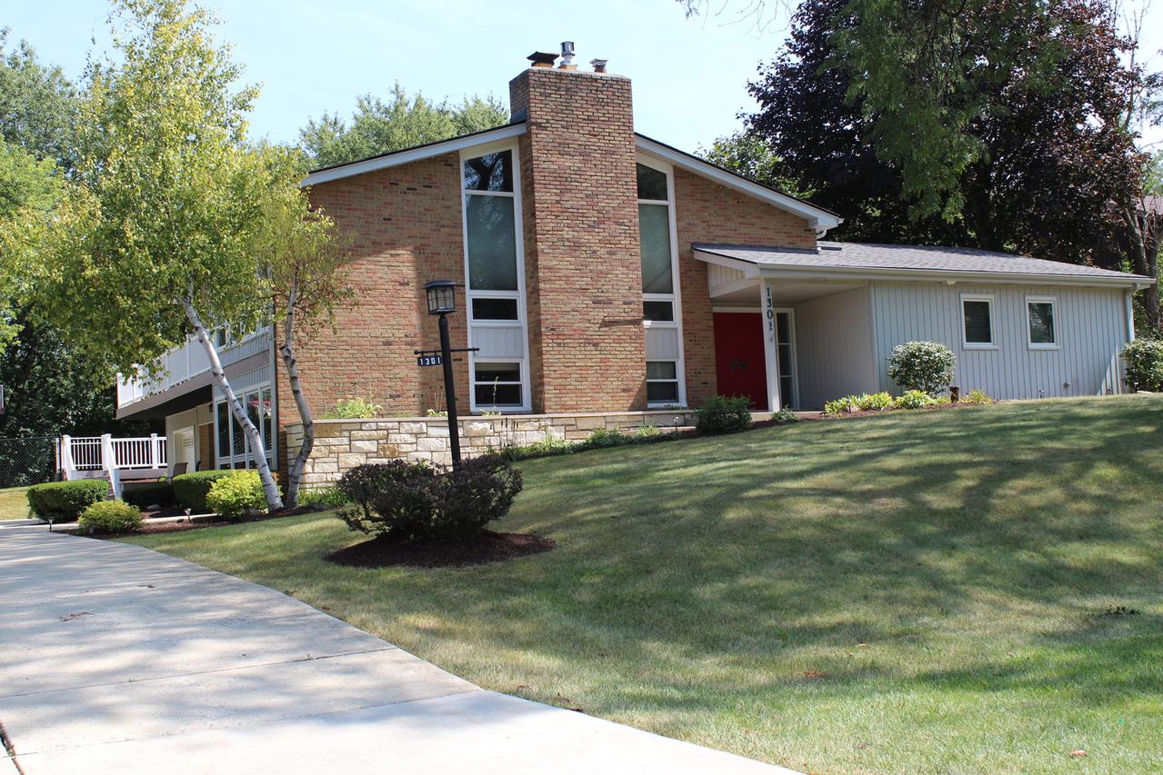 1301 Indian Hill Dr., Schaumburg, IL 60193