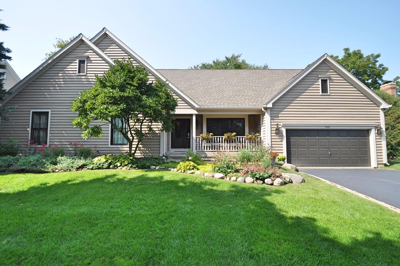 760 Flint Tr., Crystal Lake, IL 60012