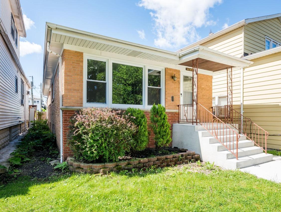 6145 W Giddings St., Chicago, IL 60630