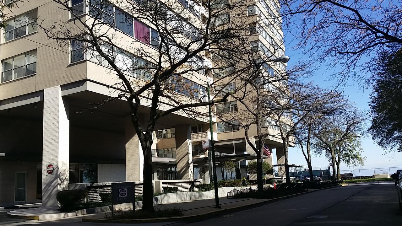6301 N Sheridan Rd. #3G, Chicago, IL 60660