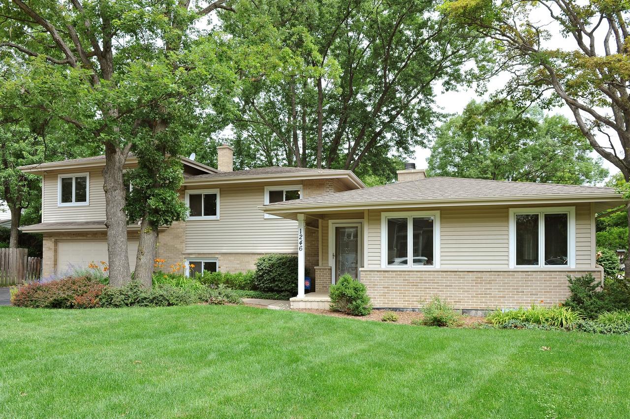 1246 Kenton Rd., Deerfield, IL 60015