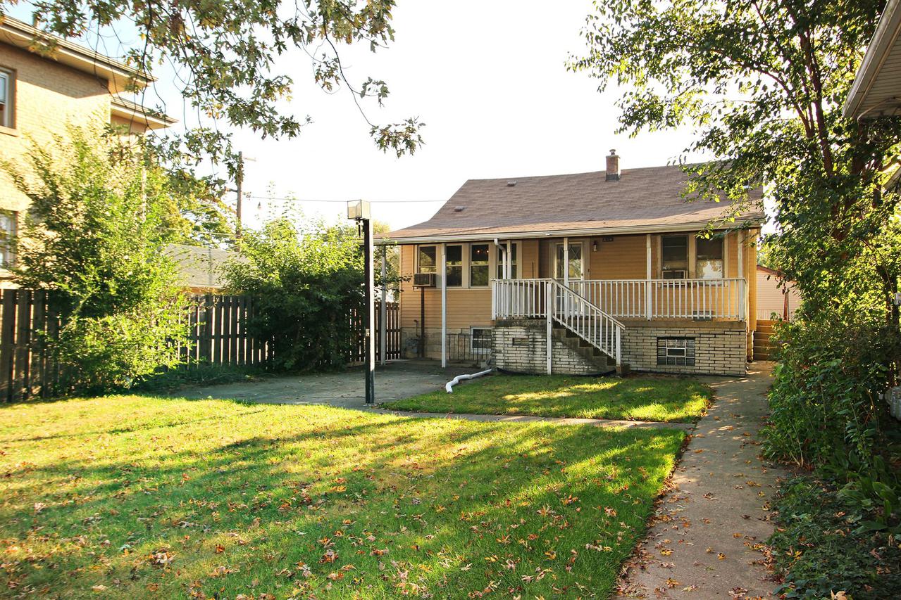 609 Hirsch Ave., Calumet City, IL 60409
