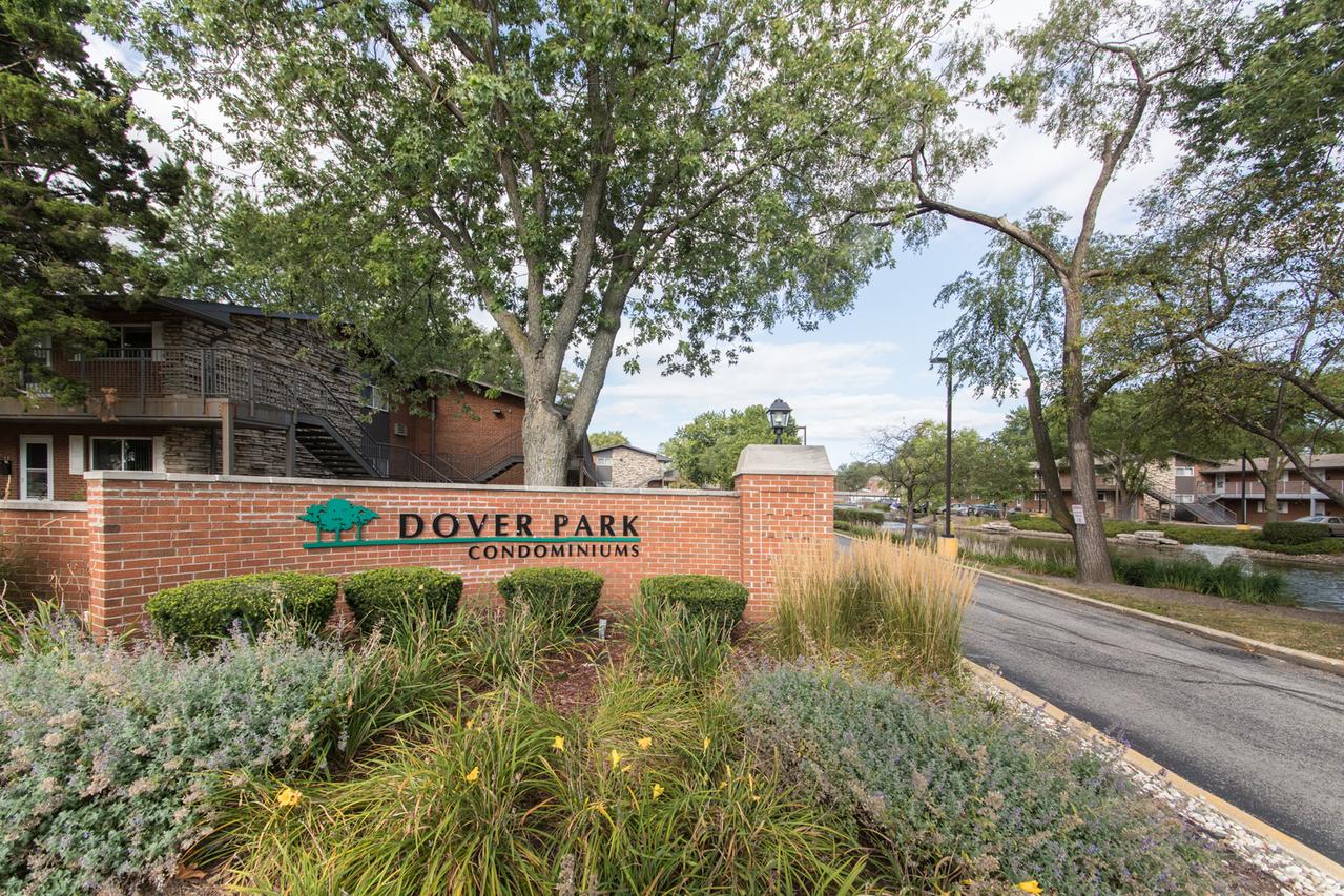 1805 W Hatherleigh Ct. #2E, Mount Prospect, IL 60056