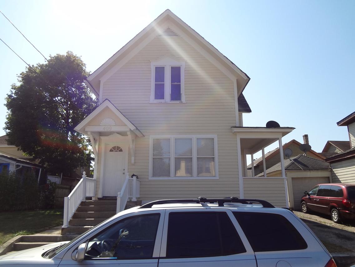409 North St., Elgin, IL 60120