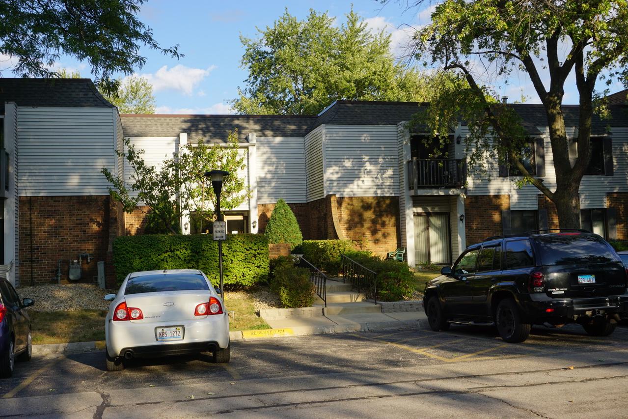 7401 Blackburn Ave. #206, Downers Grove, IL 60516