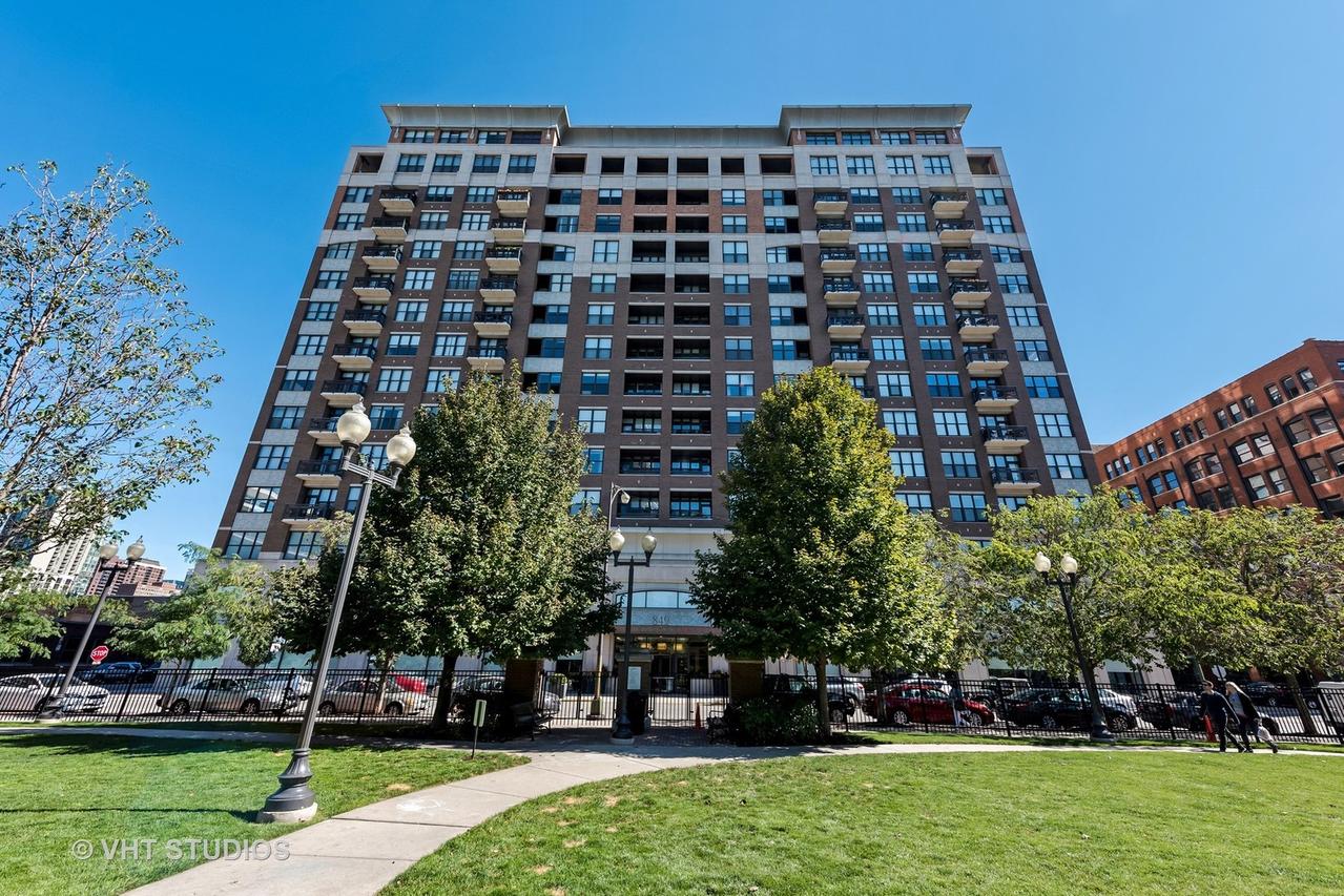 849 N Franklin St. #802, Chicago, IL 60610