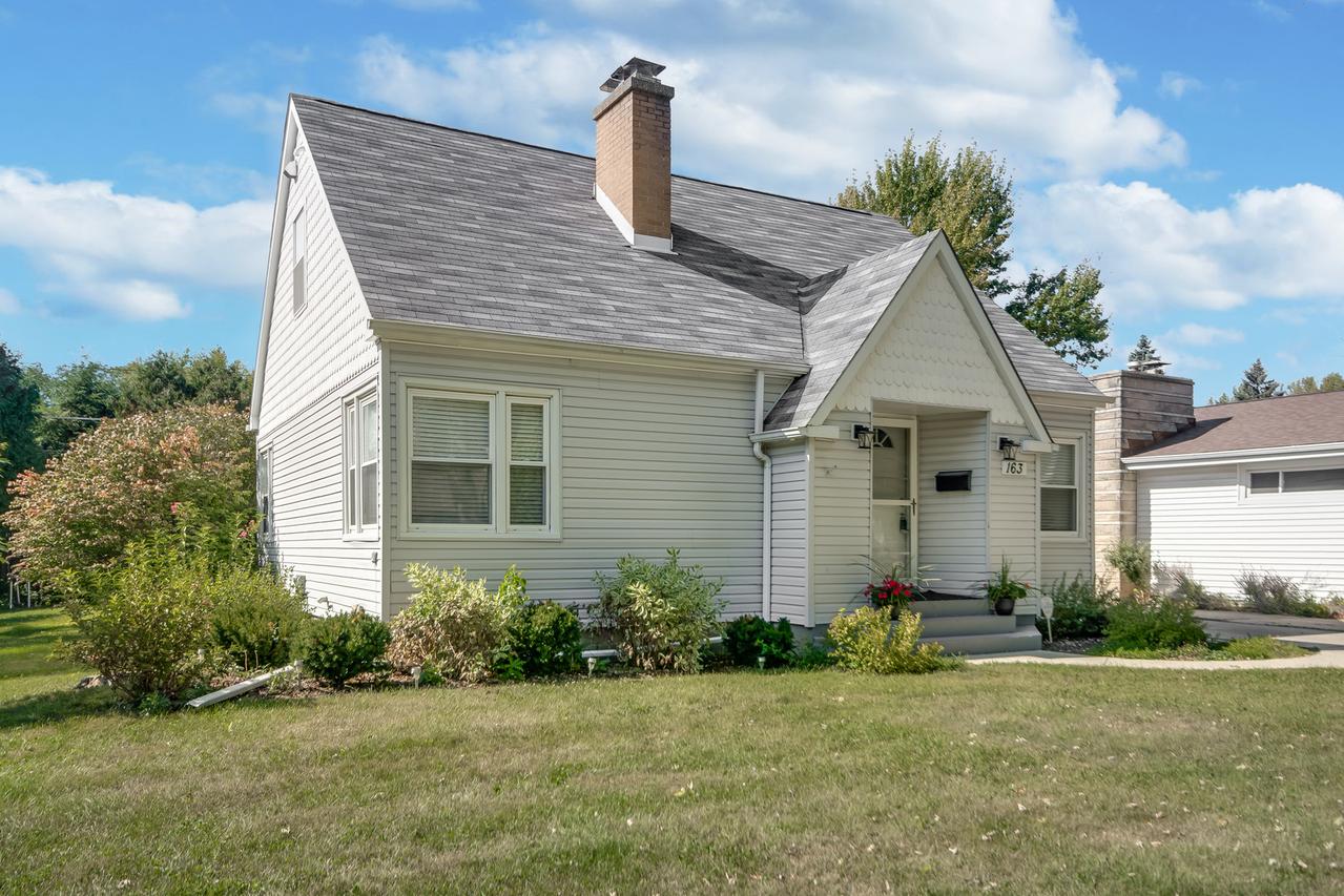 163 S Westlawn Ave., Aurora, IL 60506