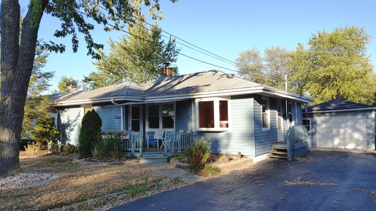 13 S Wilmette Ave., Westmont, IL 60559