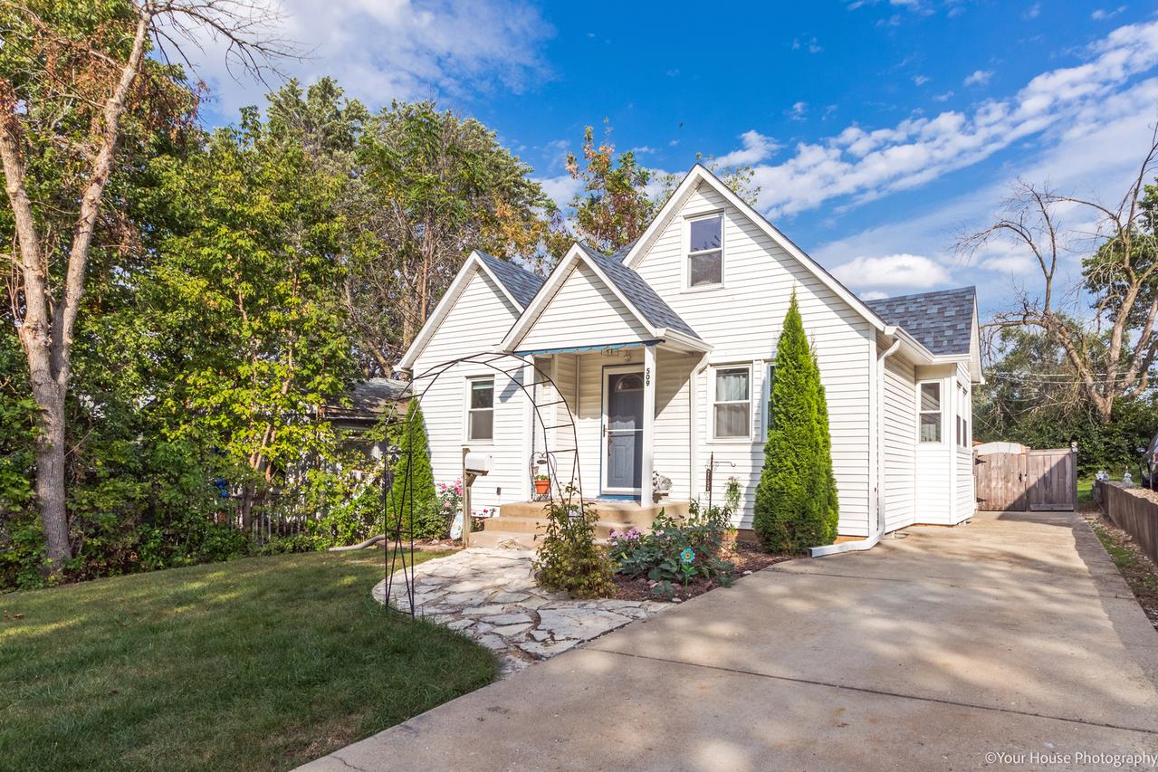 509 Grandview Dr., Round Lake Park, IL 60073