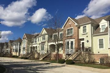 1914 Lynn Cir., Libertyville, IL 60048
