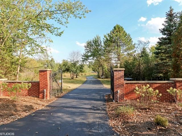 315 Dundee Rd., Barrington Hills, IL 60010