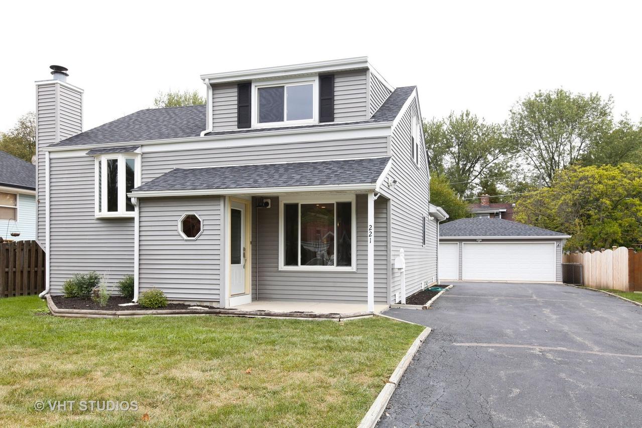 221 N Grant St., Westmont, IL 60559
