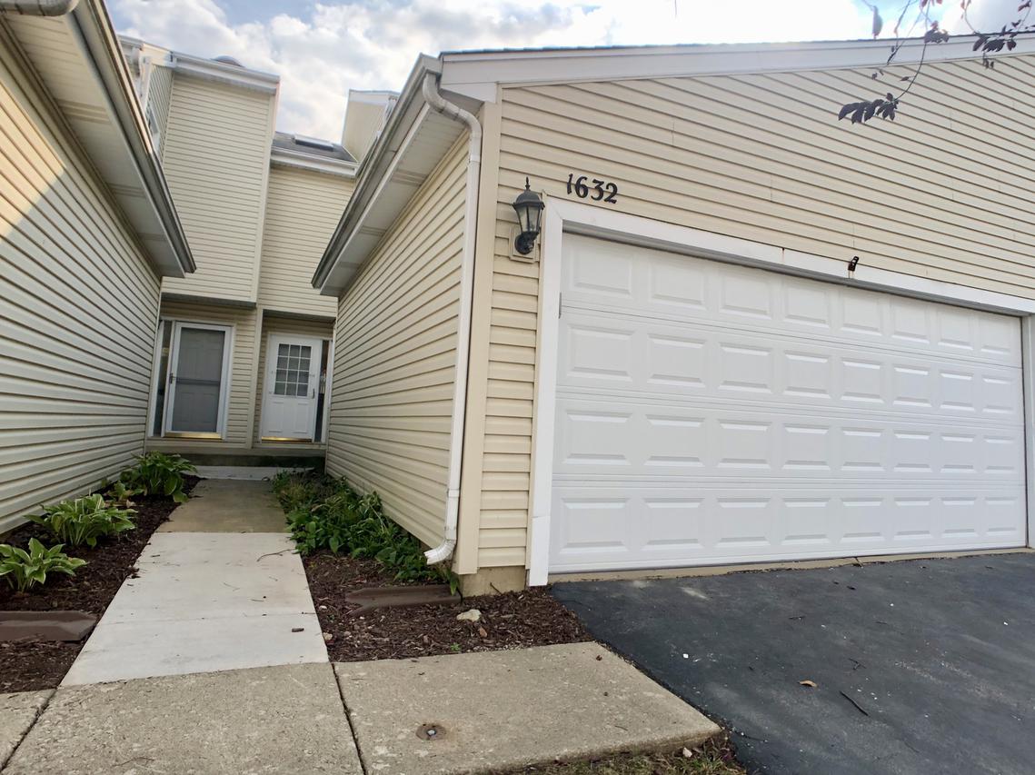 1632 Hilton Head Dr., Naperville, IL 60563
