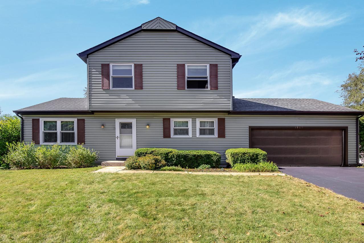 1905 Stanford Dr., Naperville, IL 60565
