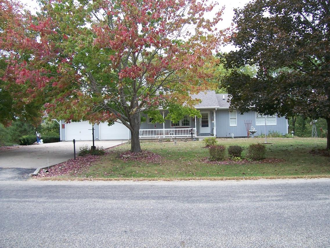 30 Poplar Dr., Putnam, IL 61560