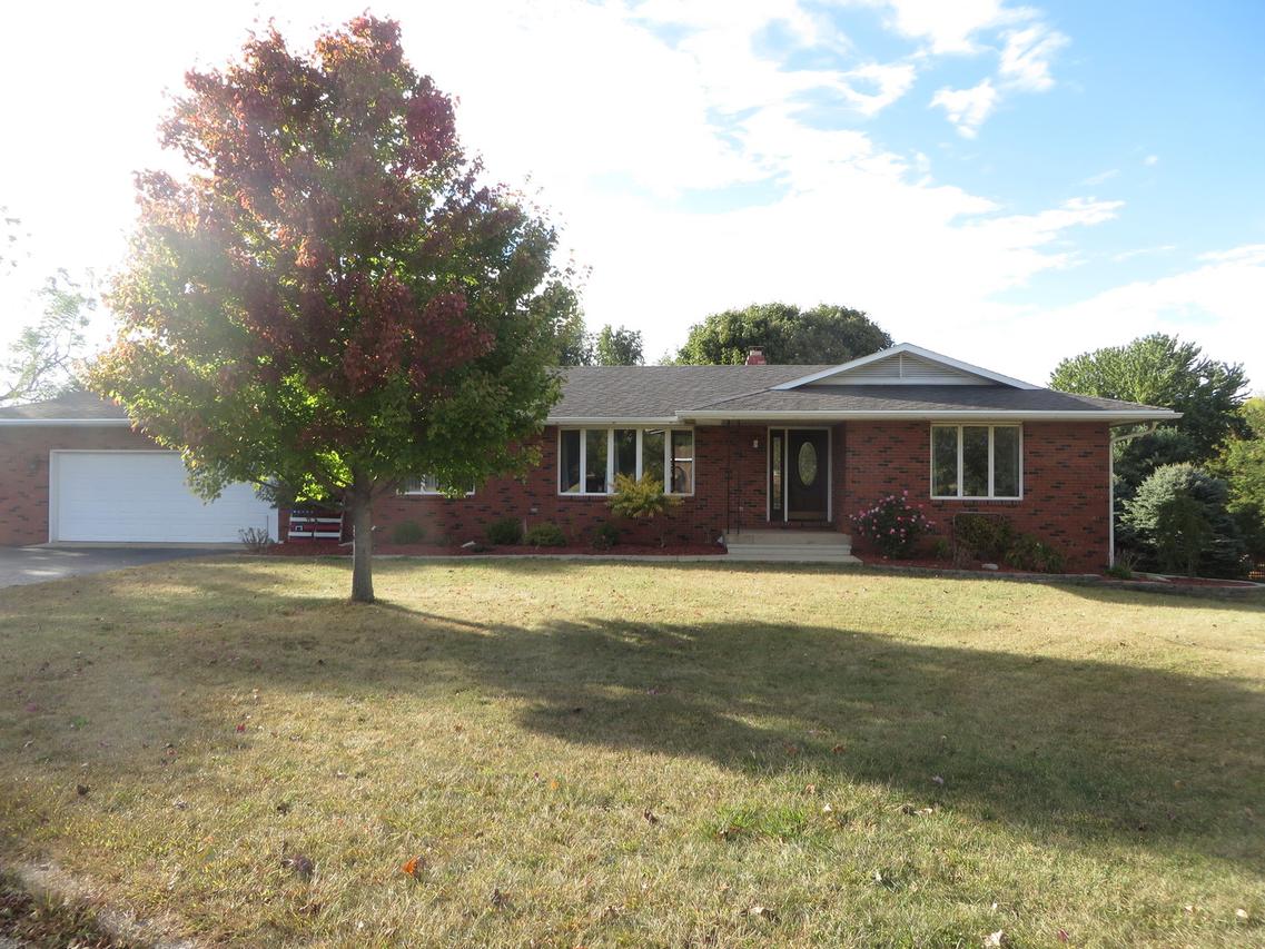 303 Centennial Cir., Walnut, IL 61376