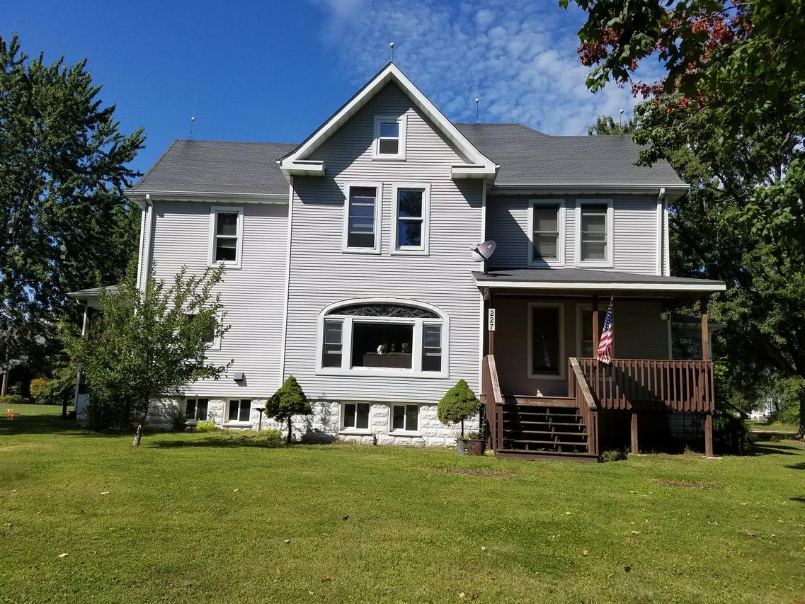 227 E Walnut St., Piper City, IL 60959