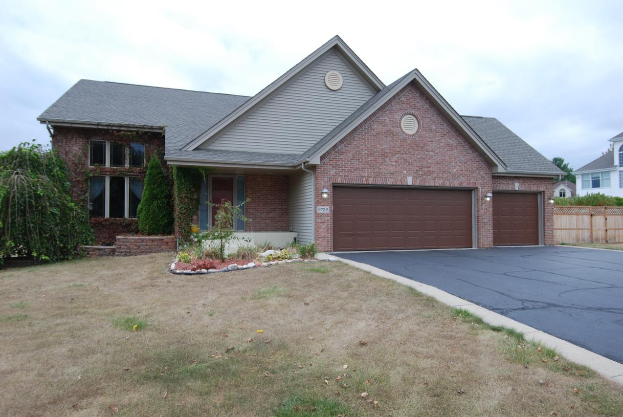 9732 Rambouillet Ridge, Roscoe, IL 61073