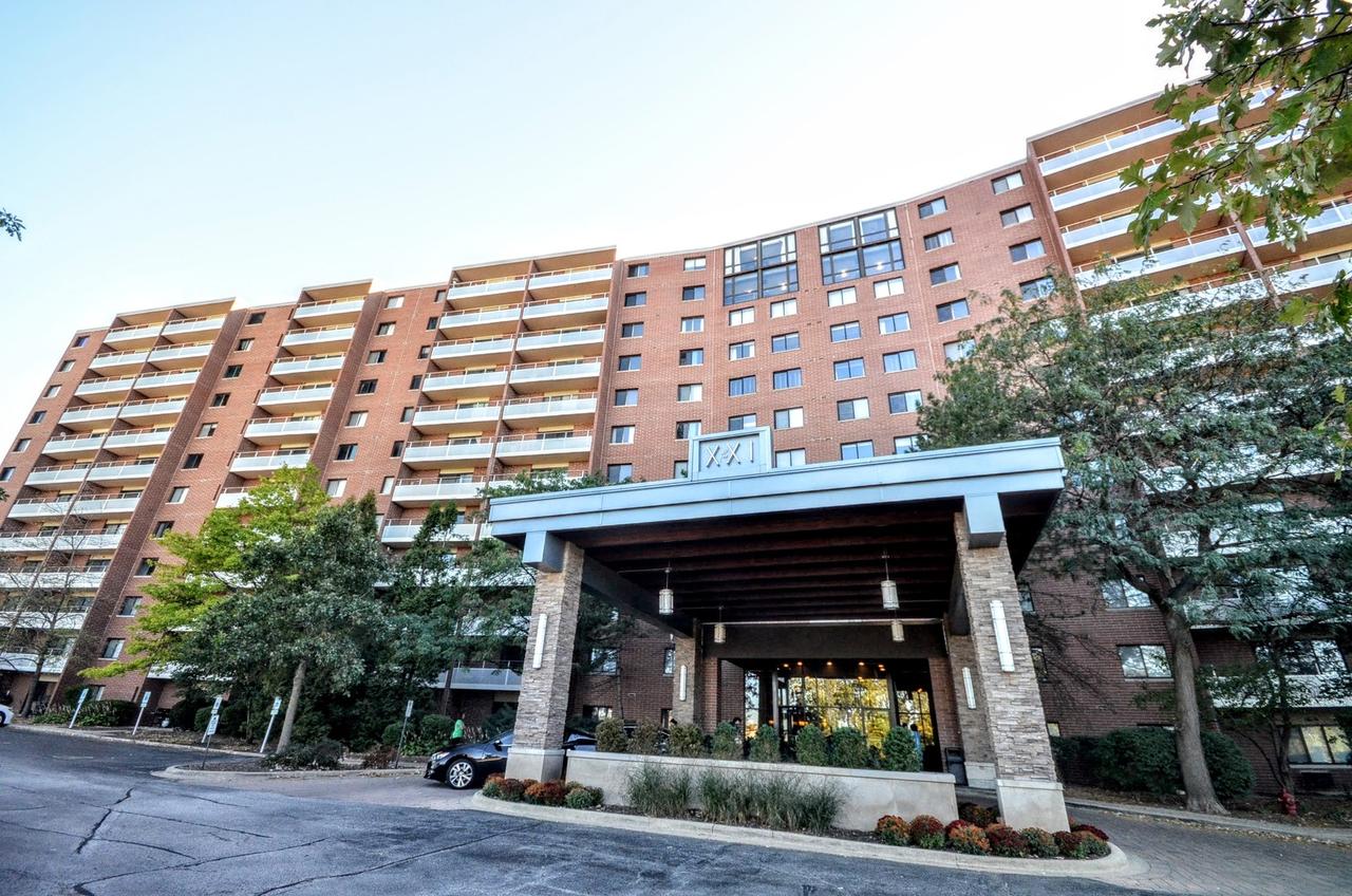 21 Kristin Dr. #209, Schaumburg, IL 60195