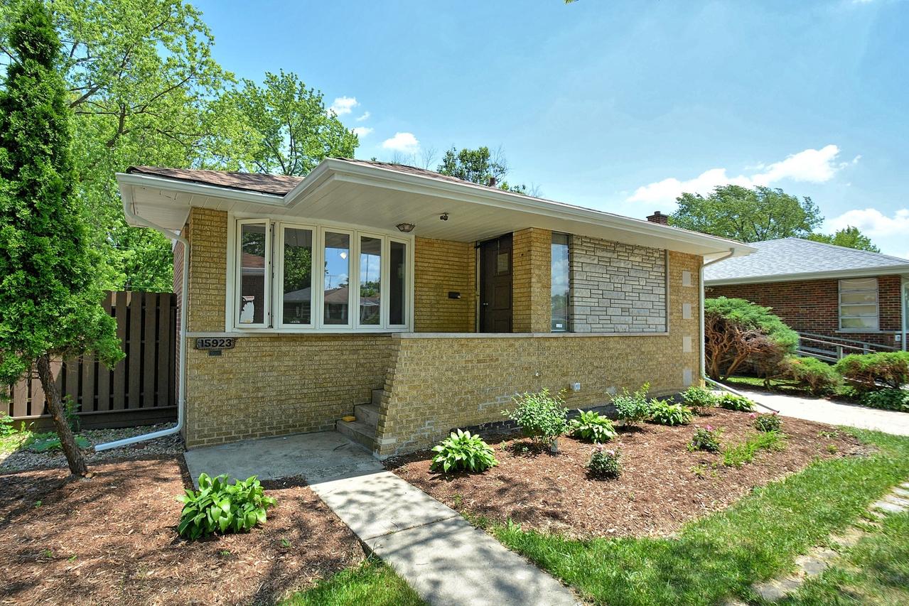 15923 Drexel Ave., South Holland, IL 60473